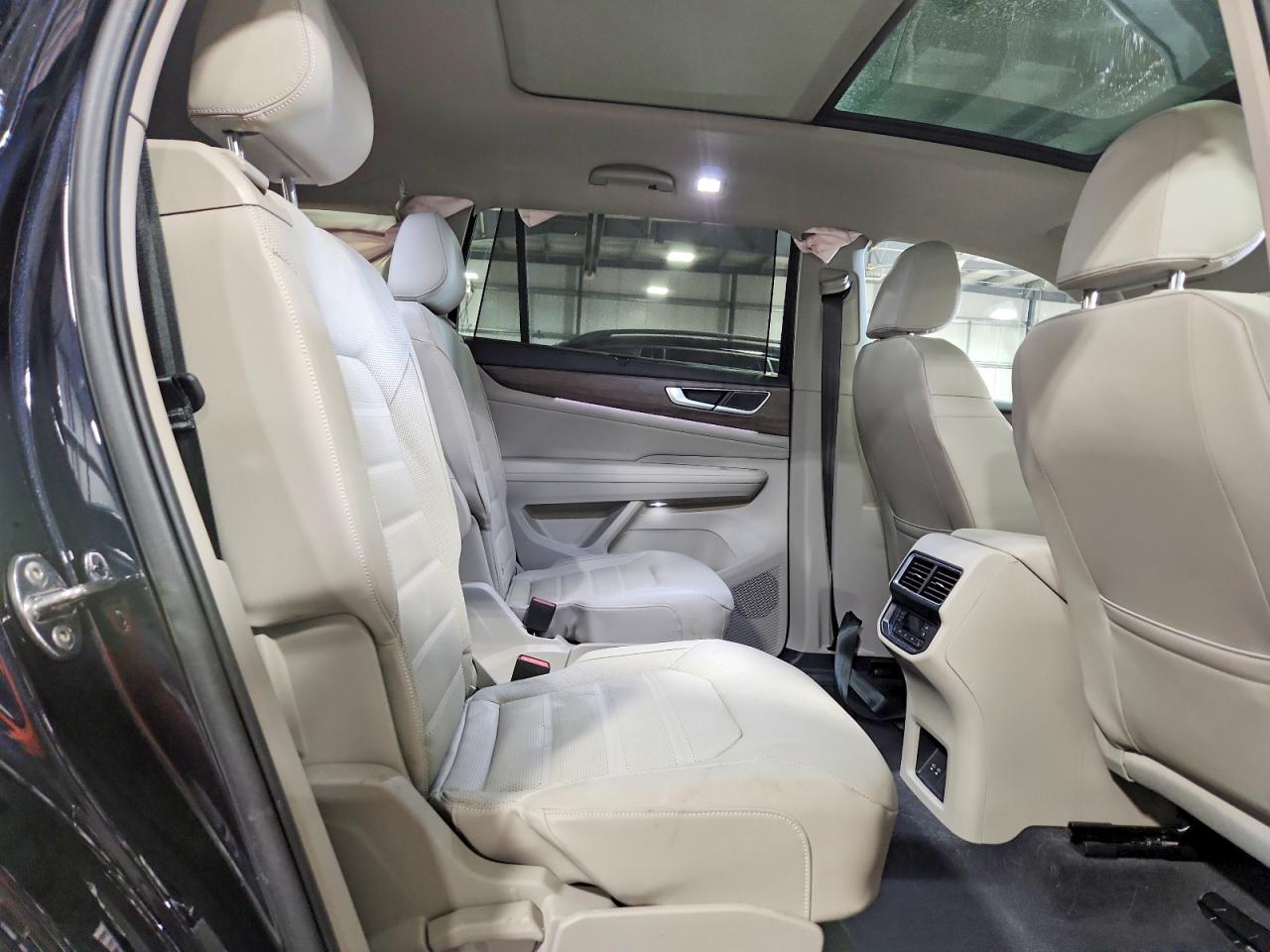 2024 VOLKSWAGEN ATLAS SEL photo 31