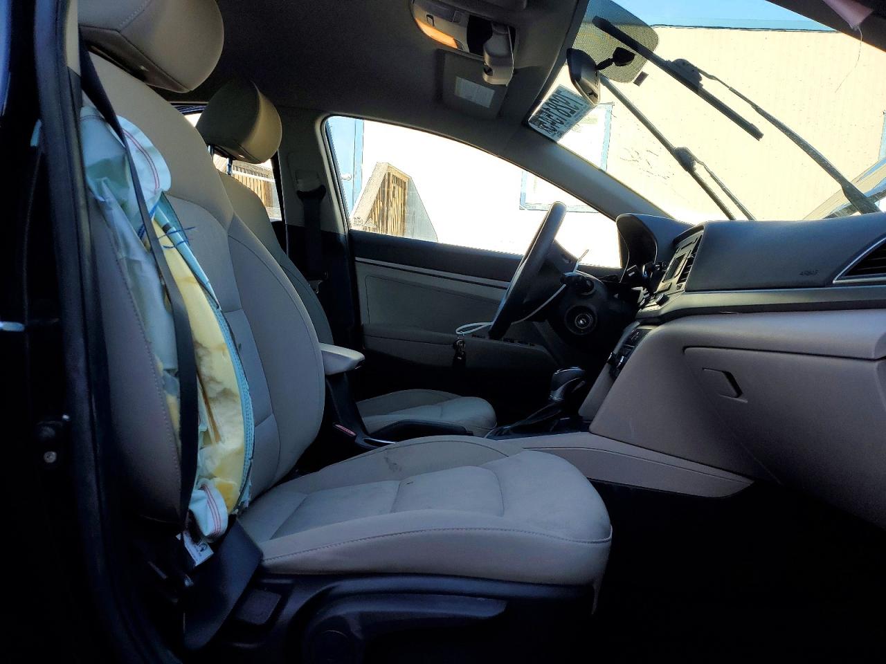 2017 HYUNDAI ELANTRA SE photo 7