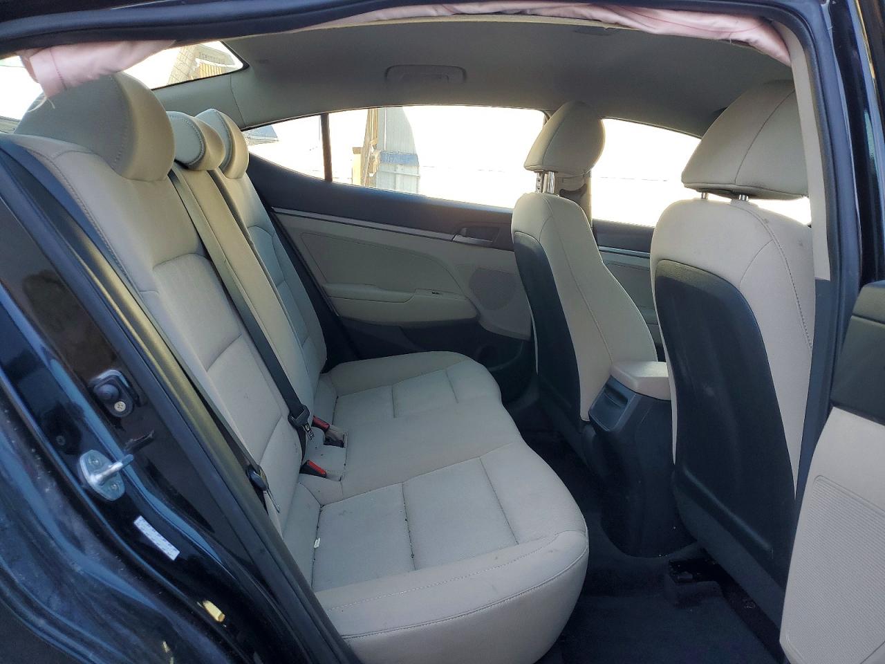 2017 HYUNDAI ELANTRA SE photo 10