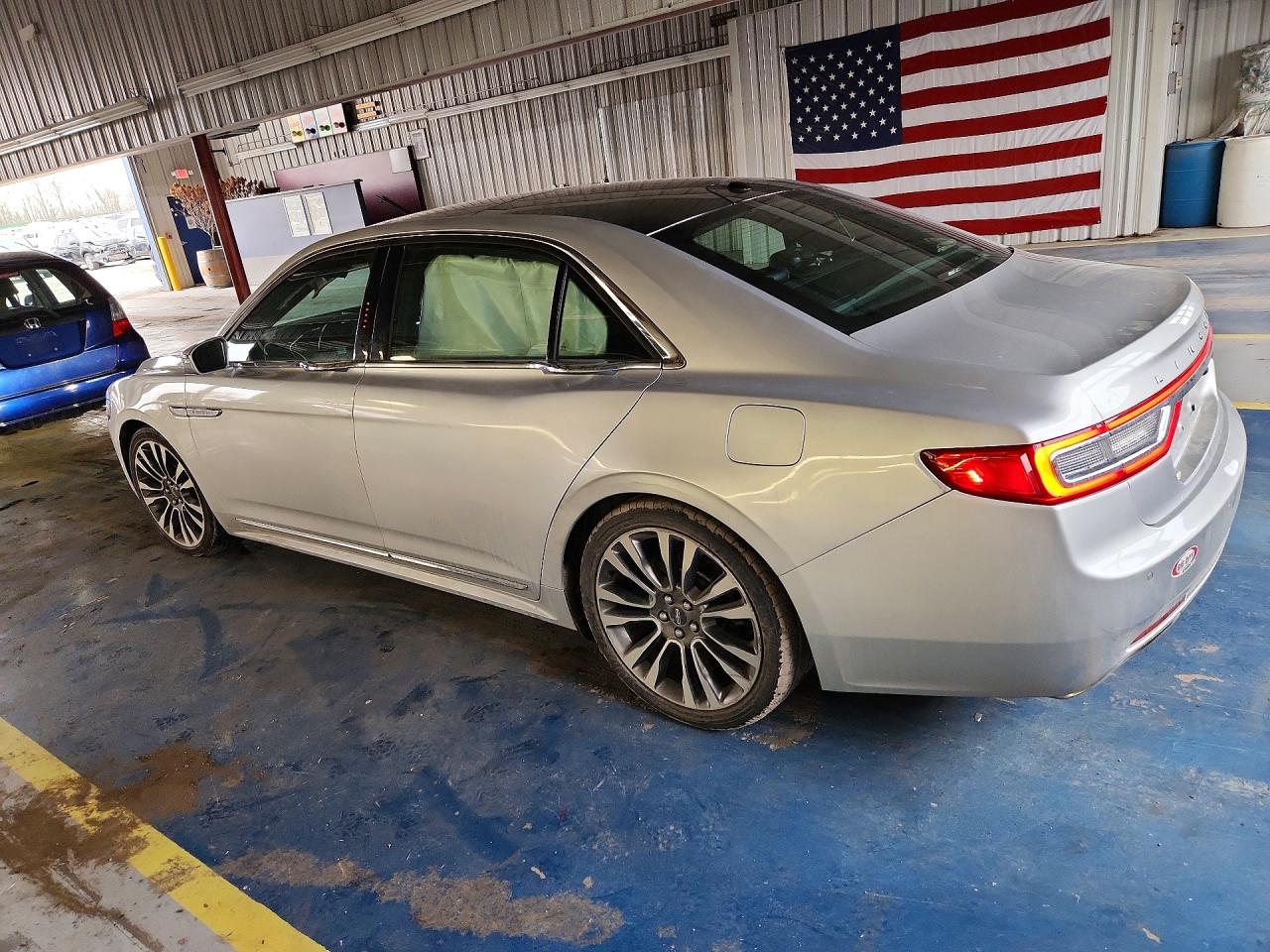 2017 LINCOLN CONTINENTAL RESERVE photo 2