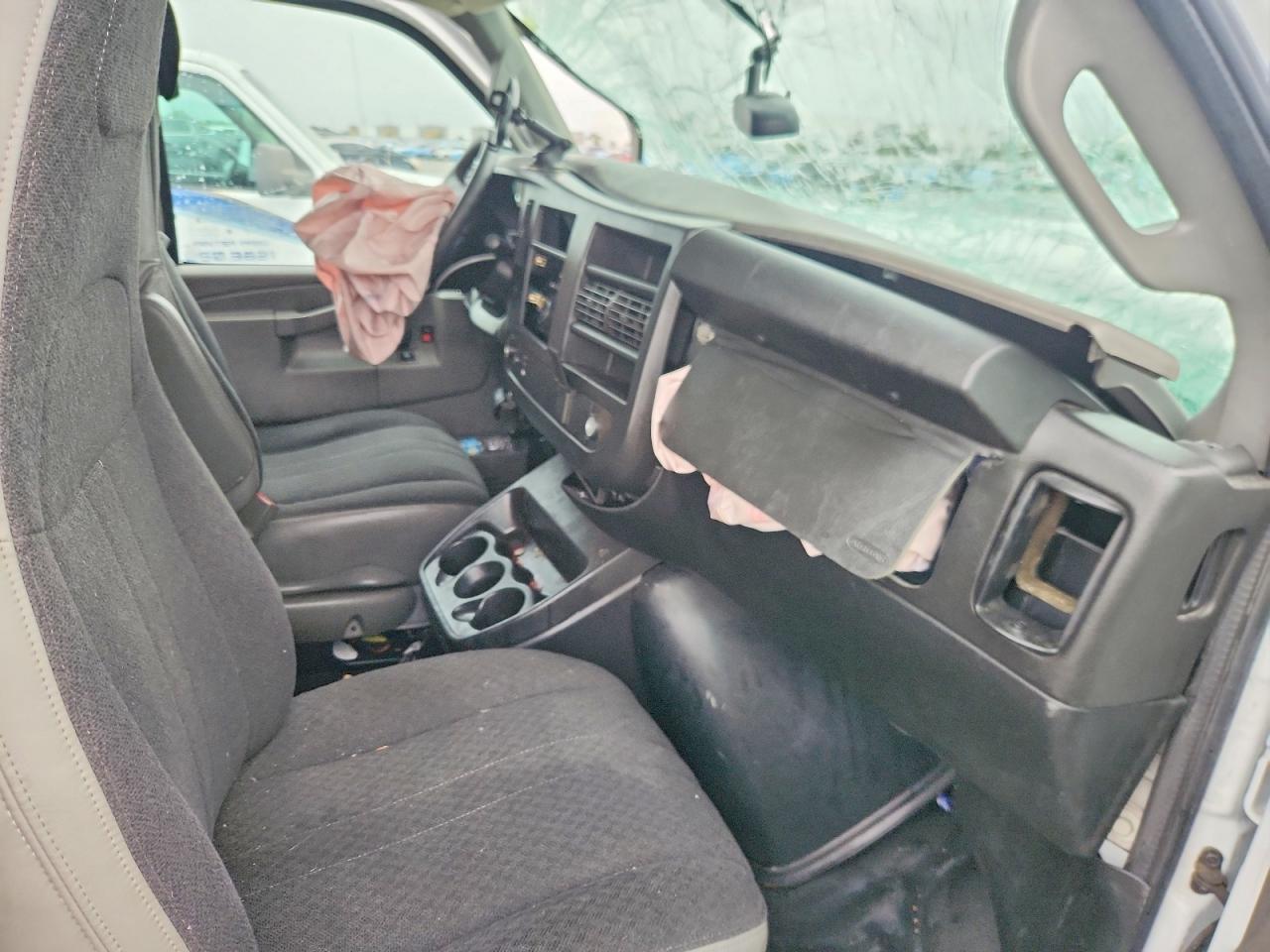 2021 GMC SAVANA G2500 photo 15