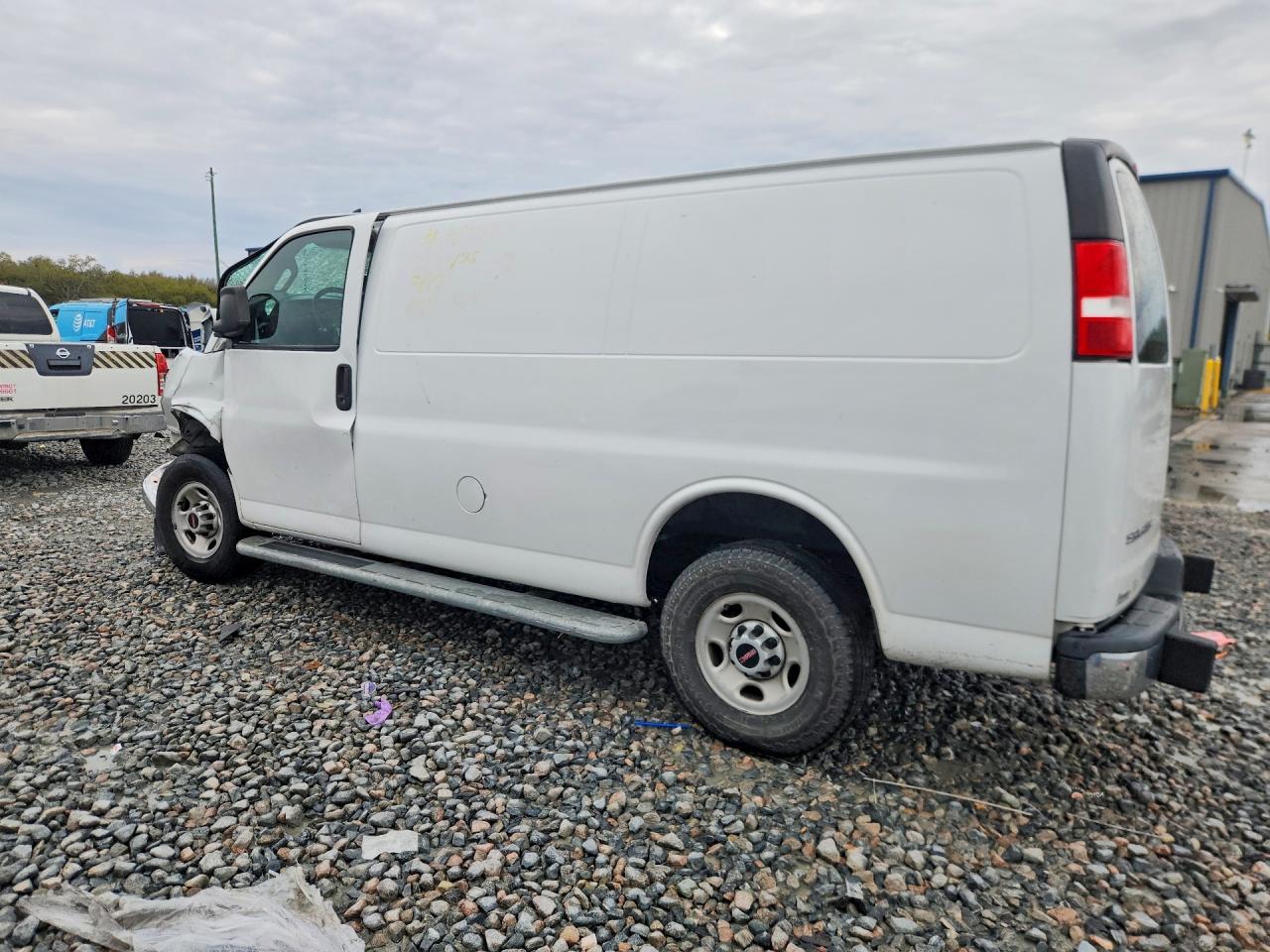 2021 GMC SAVANA G2500 photo 3