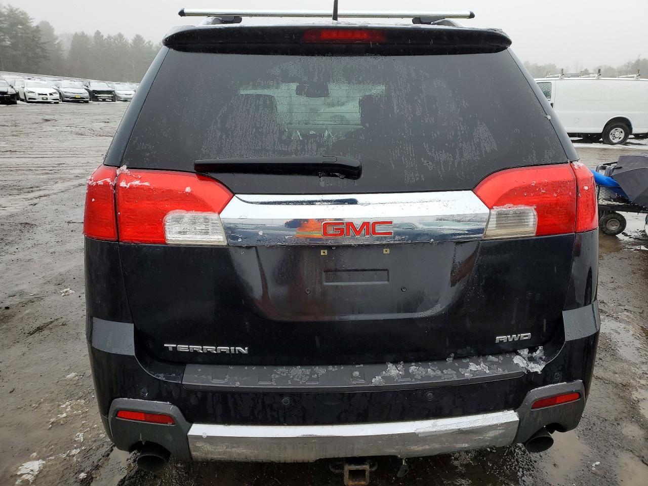 2011 GMC TERRAIN SLT photo 11