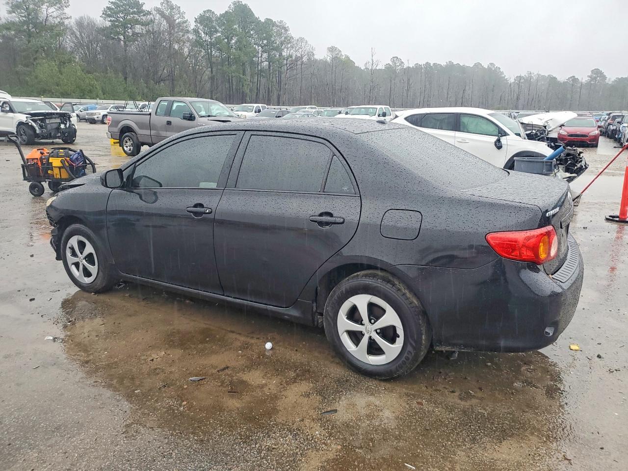 2010 TOYOTA COROLLA LE photo 2