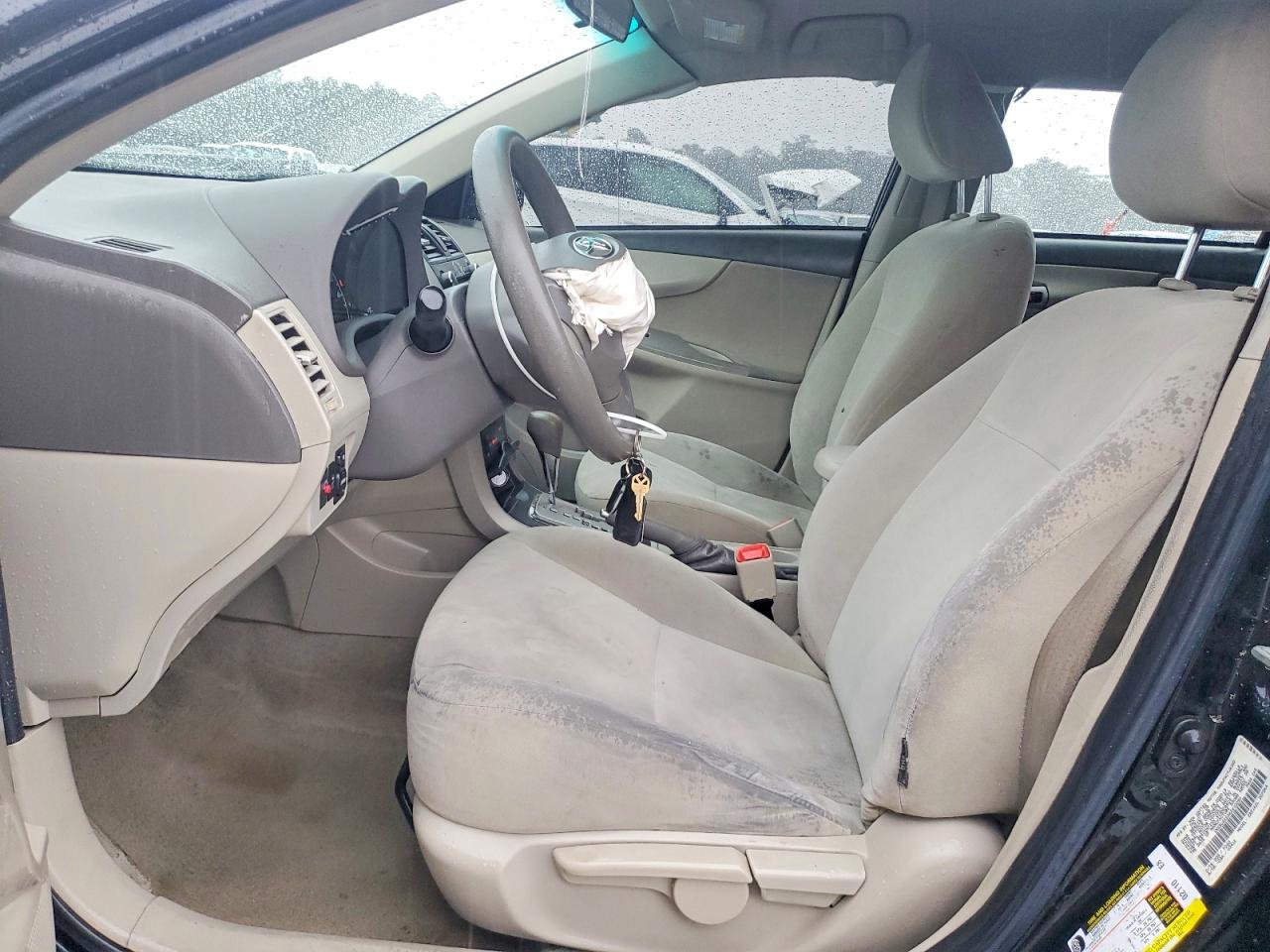 2010 TOYOTA COROLLA LE photo 7