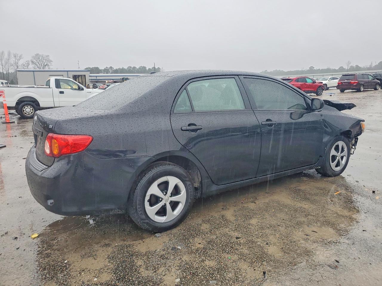 2010 TOYOTA COROLLA LE photo 3