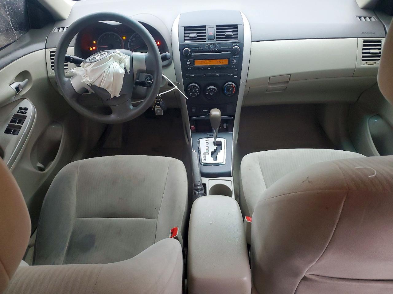 2010 TOYOTA COROLLA LE photo 8