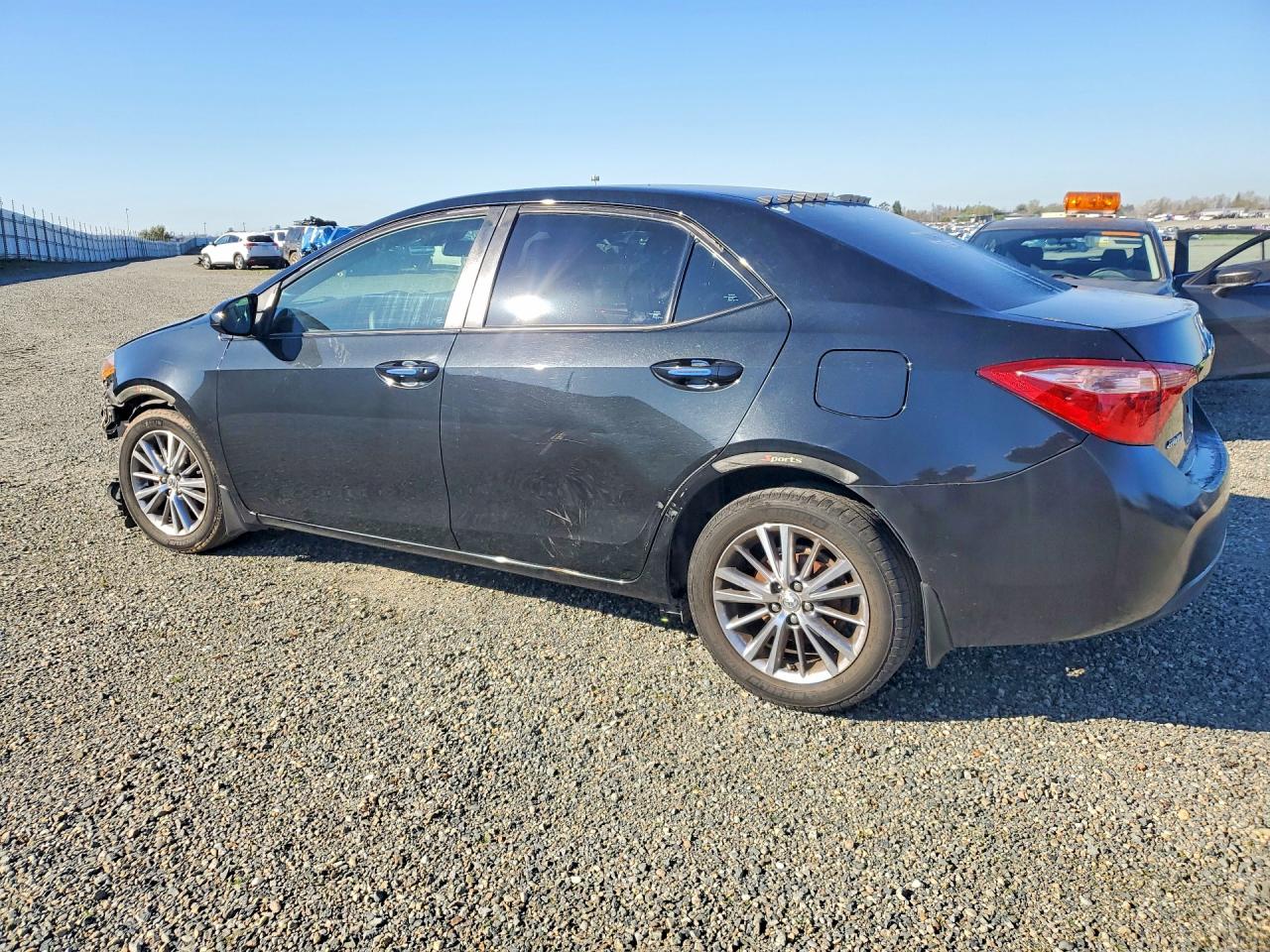 2019 TOYOTA COROLLA LE photo 2