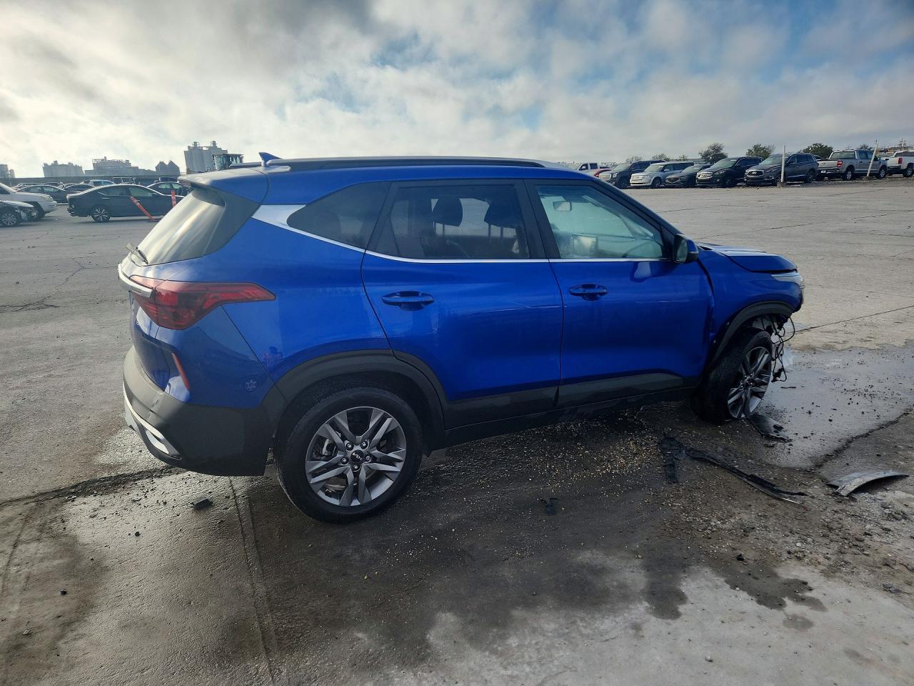 2023 KIA SELTOS S photo 3
