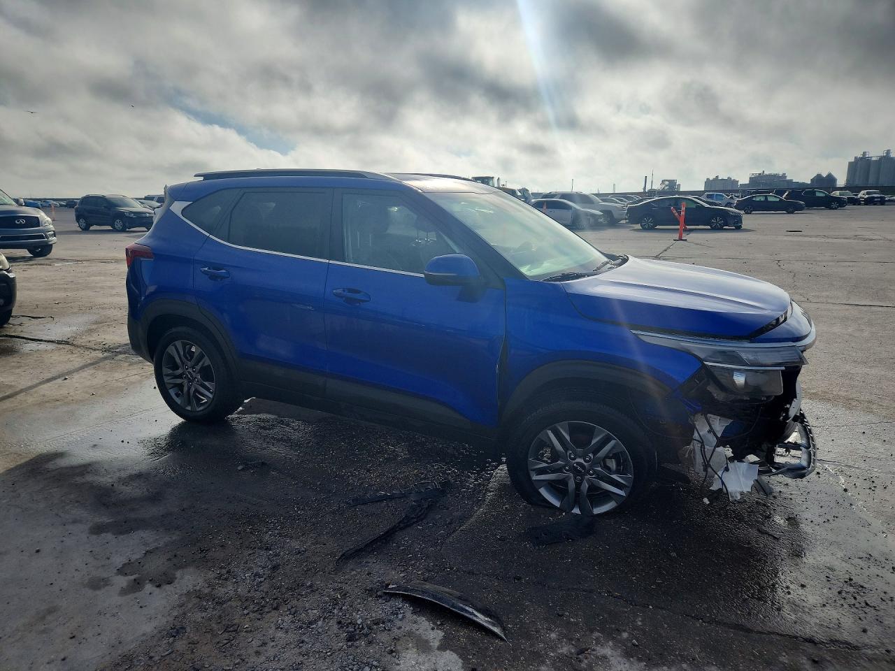 2023 KIA SELTOS S photo 4
