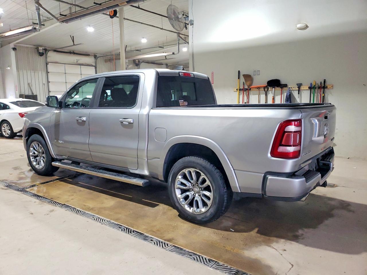 2019 RAM 1500 LARAMIE photo 5