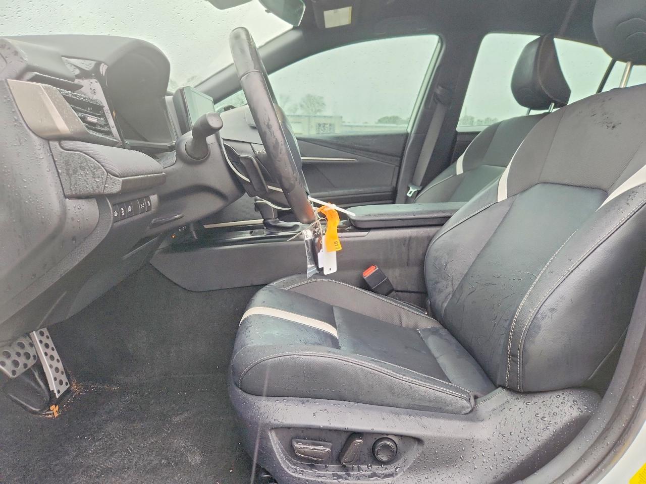 2025 TOYOTA CAMRY XSE photo 7