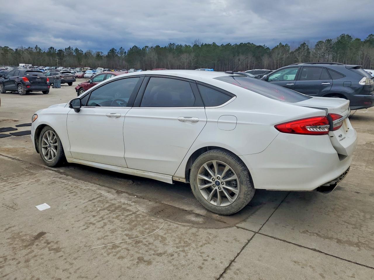 2017 FORD FUSION SE photo 3