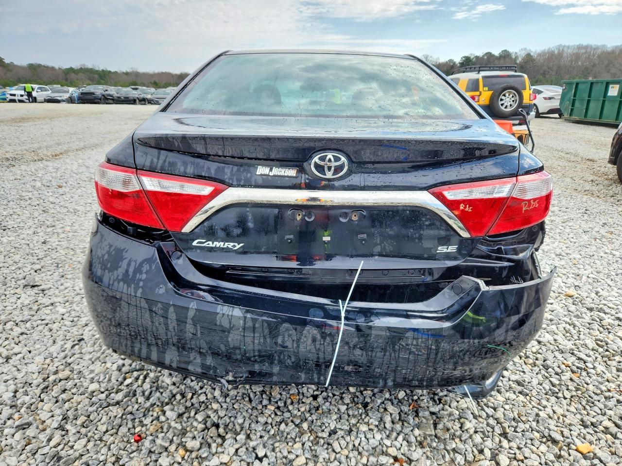 2016 TOYOTA CAMRY SE photo 6