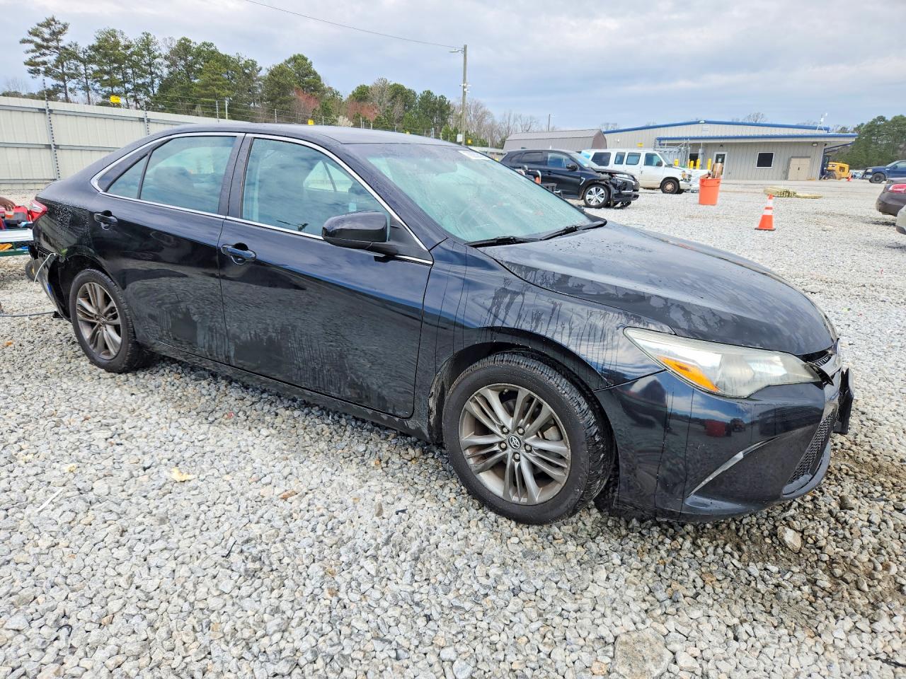 2016 TOYOTA CAMRY SE photo 4