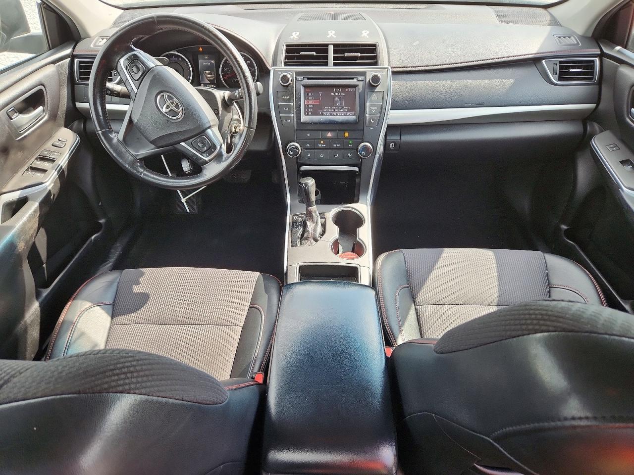 2016 TOYOTA CAMRY SE photo 8