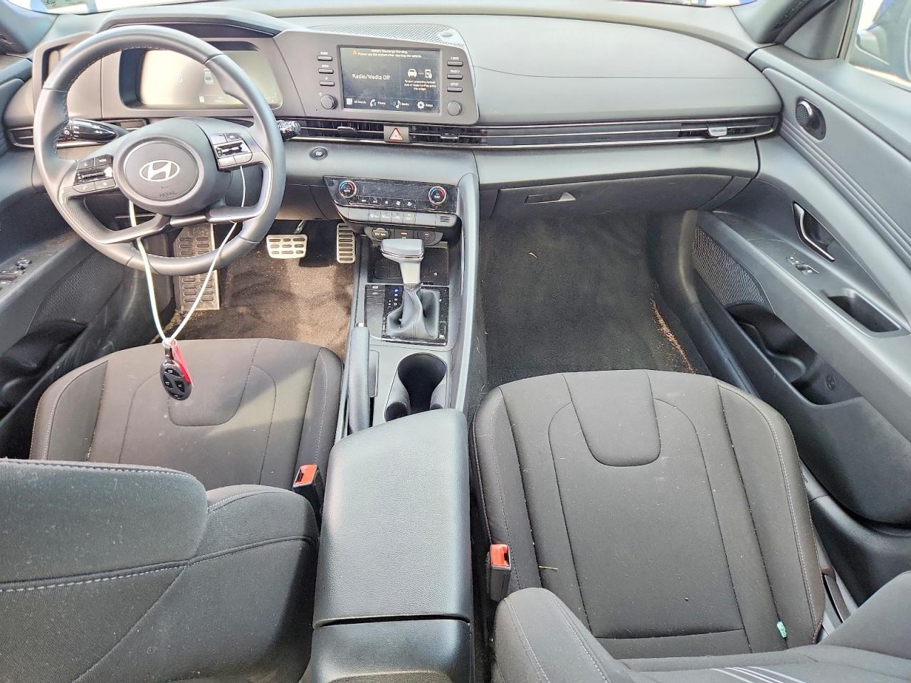 2025 HYUNDAI ELANTRA SEL SPORT photo 8