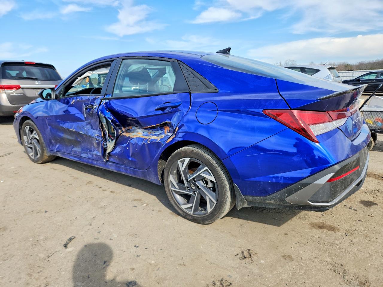 2025 HYUNDAI ELANTRA SEL SPORT photo 2