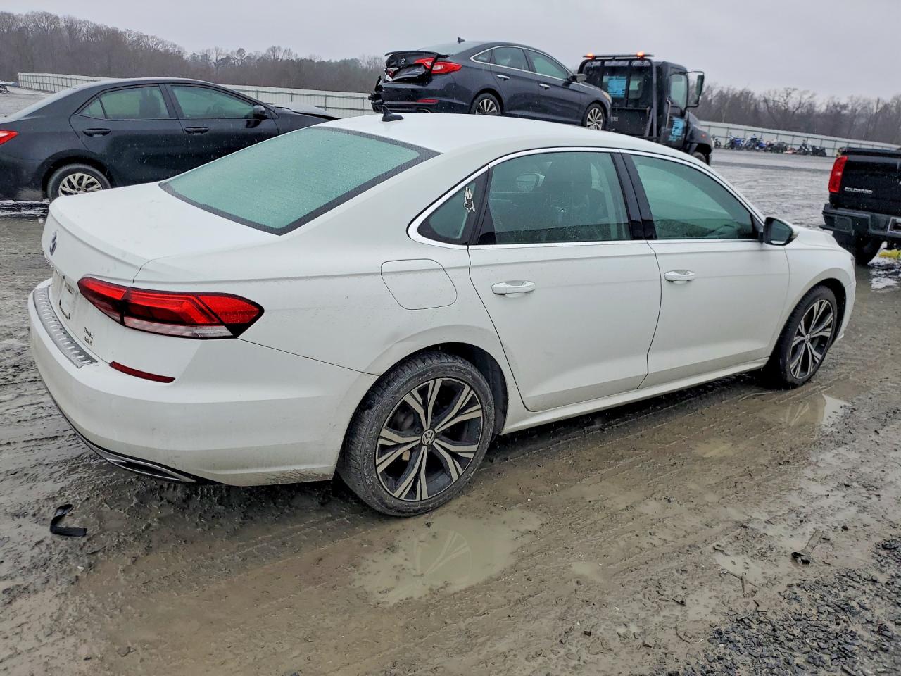 2021 VOLKSWAGEN PASSAT SE photo 3