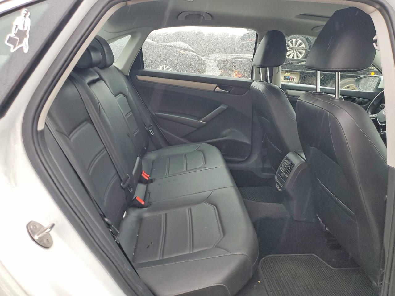 2021 VOLKSWAGEN PASSAT SE photo 10