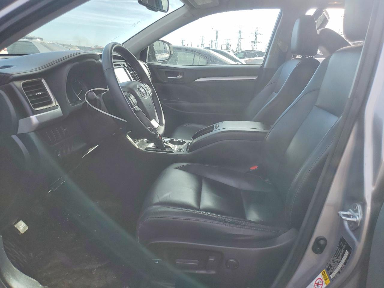 2016 TOYOTA HIGHLANDER XLE photo 7