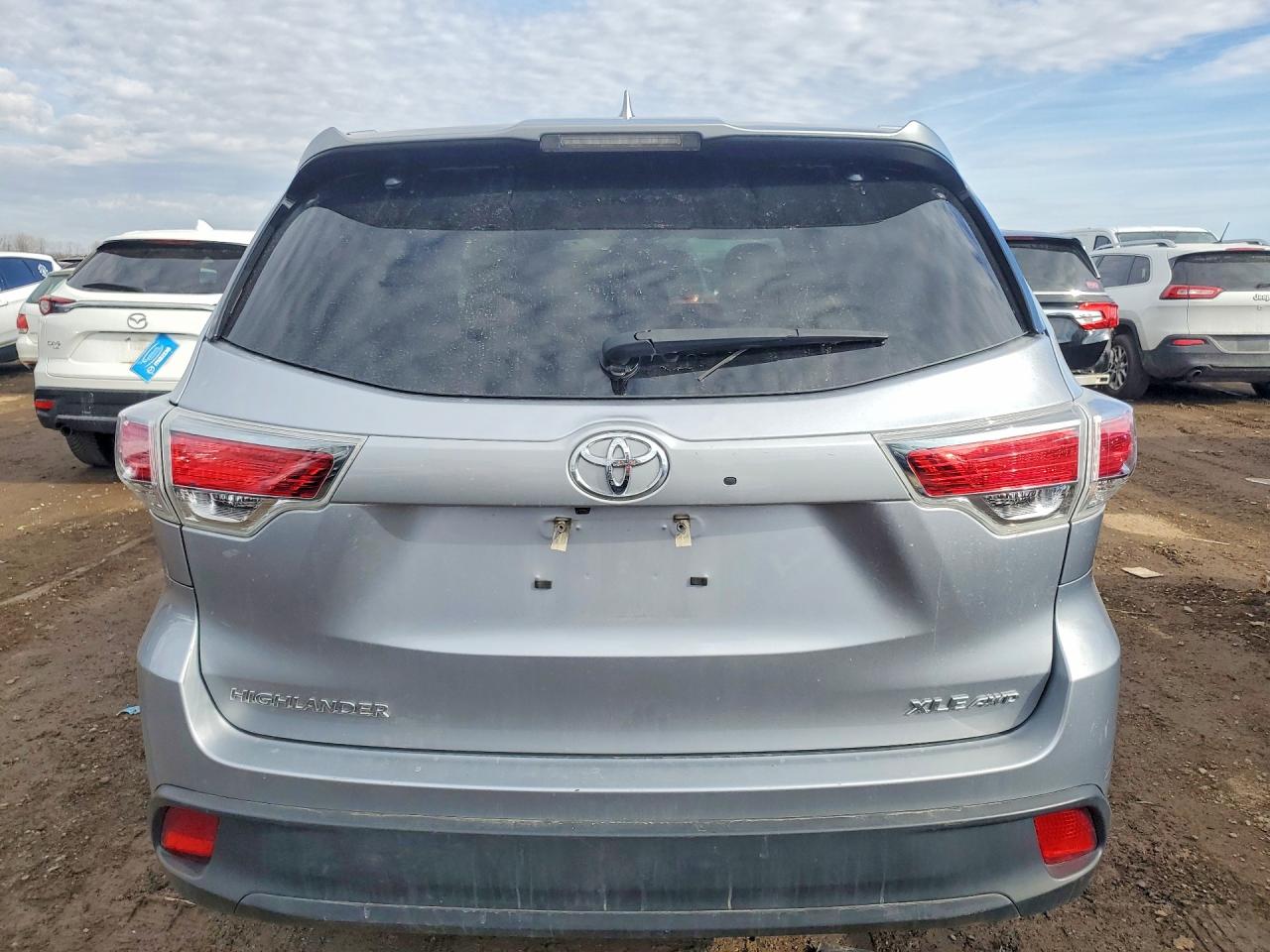 2016 TOYOTA HIGHLANDER XLE photo 6