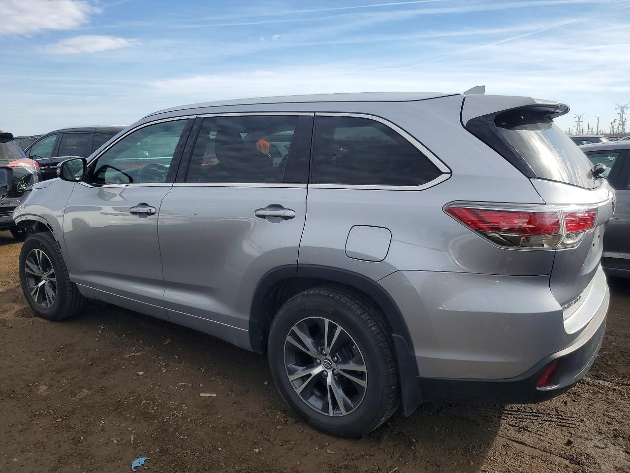 2016 TOYOTA HIGHLANDER XLE photo 2