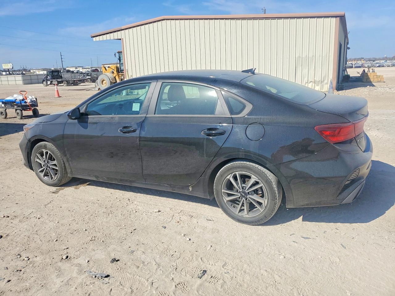2023 KIA FORTE LXS photo 3