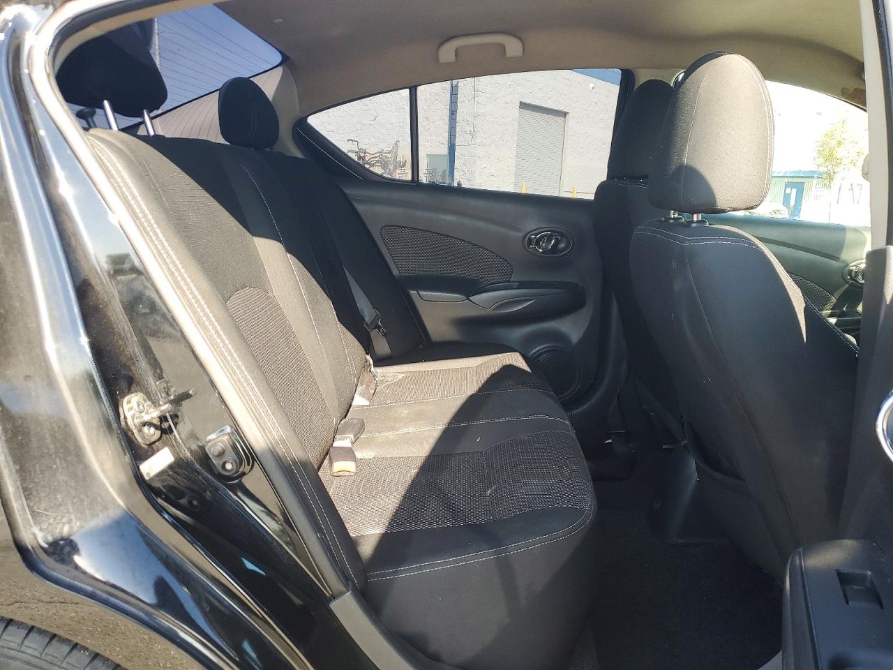 2018 NISSAN VERSA SV photo 19