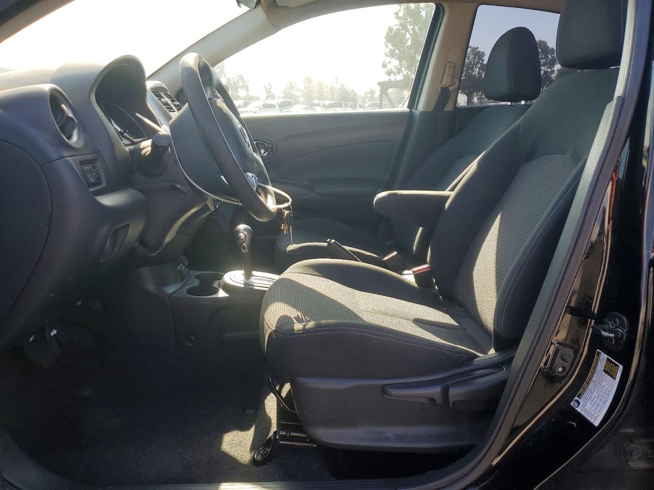 2018 NISSAN VERSA SV photo 13