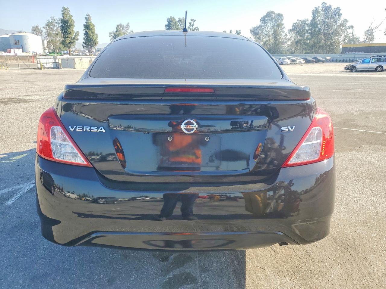 2018 NISSAN VERSA SV photo 11