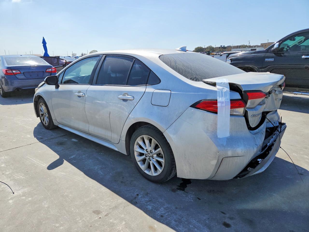 2020 TOYOTA COROLLA LE photo 2