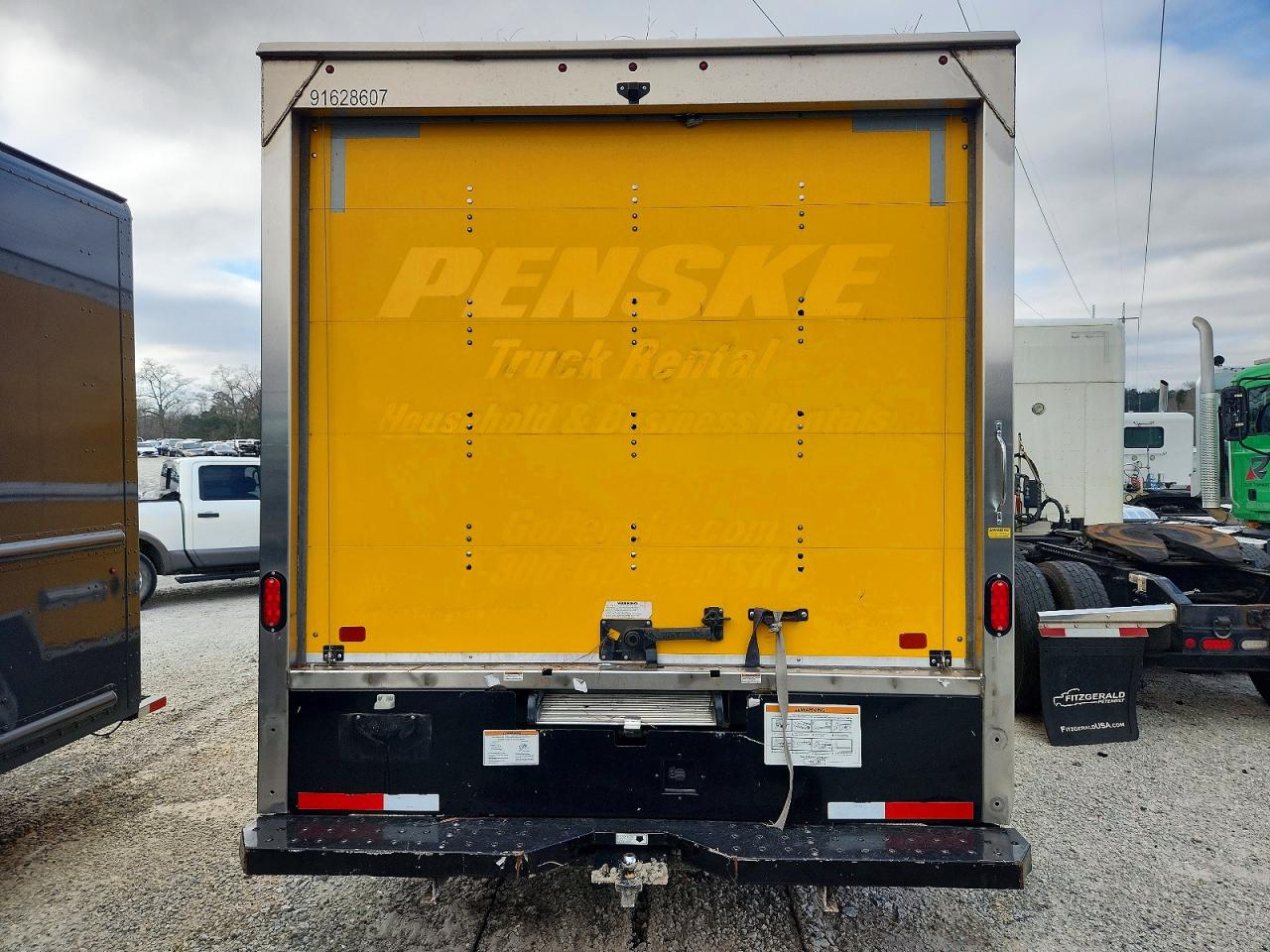 2023 GMC SAVANA BOX TRUCK photo 11