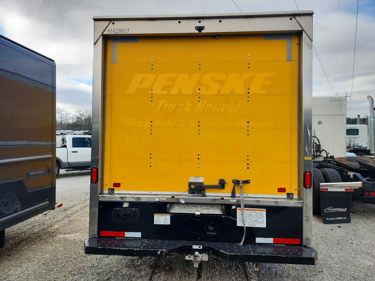 2023 GMC SAVANA BOX TRUCK photo 6