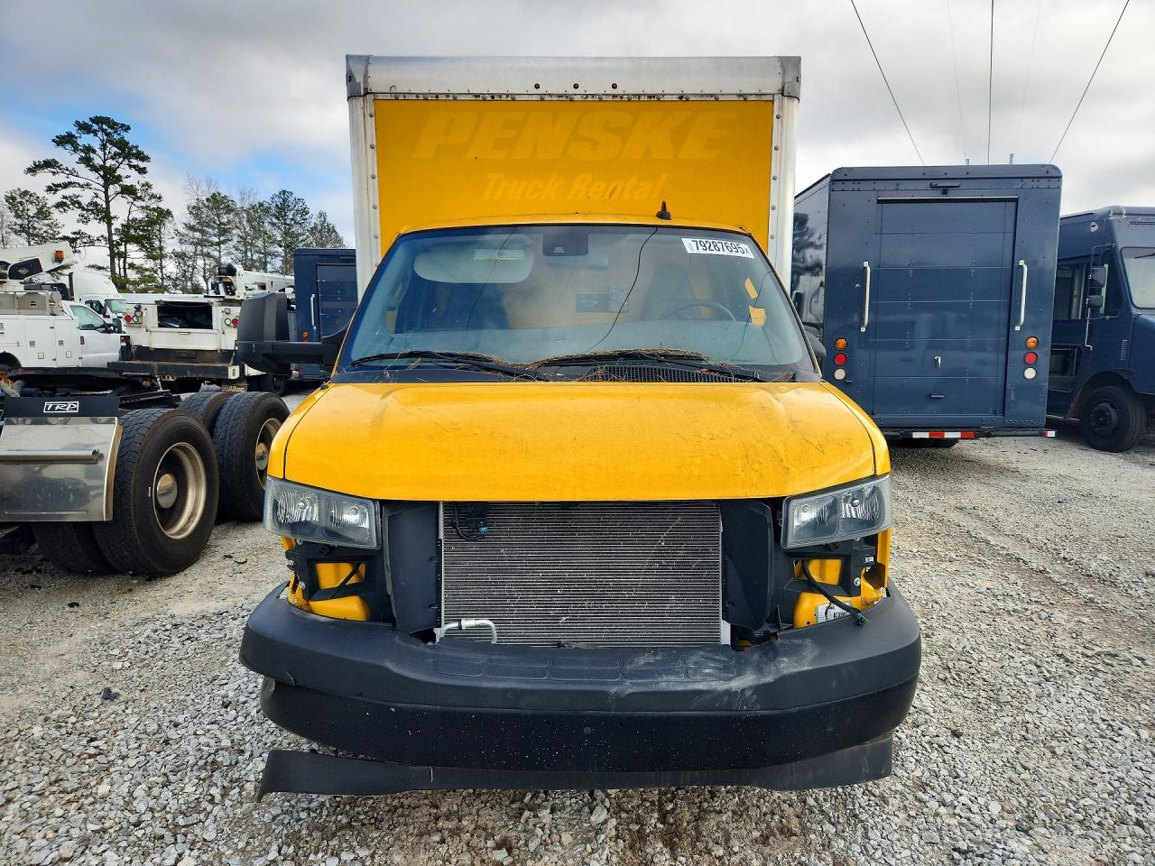 2023 GMC SAVANA BOX TRUCK photo 5