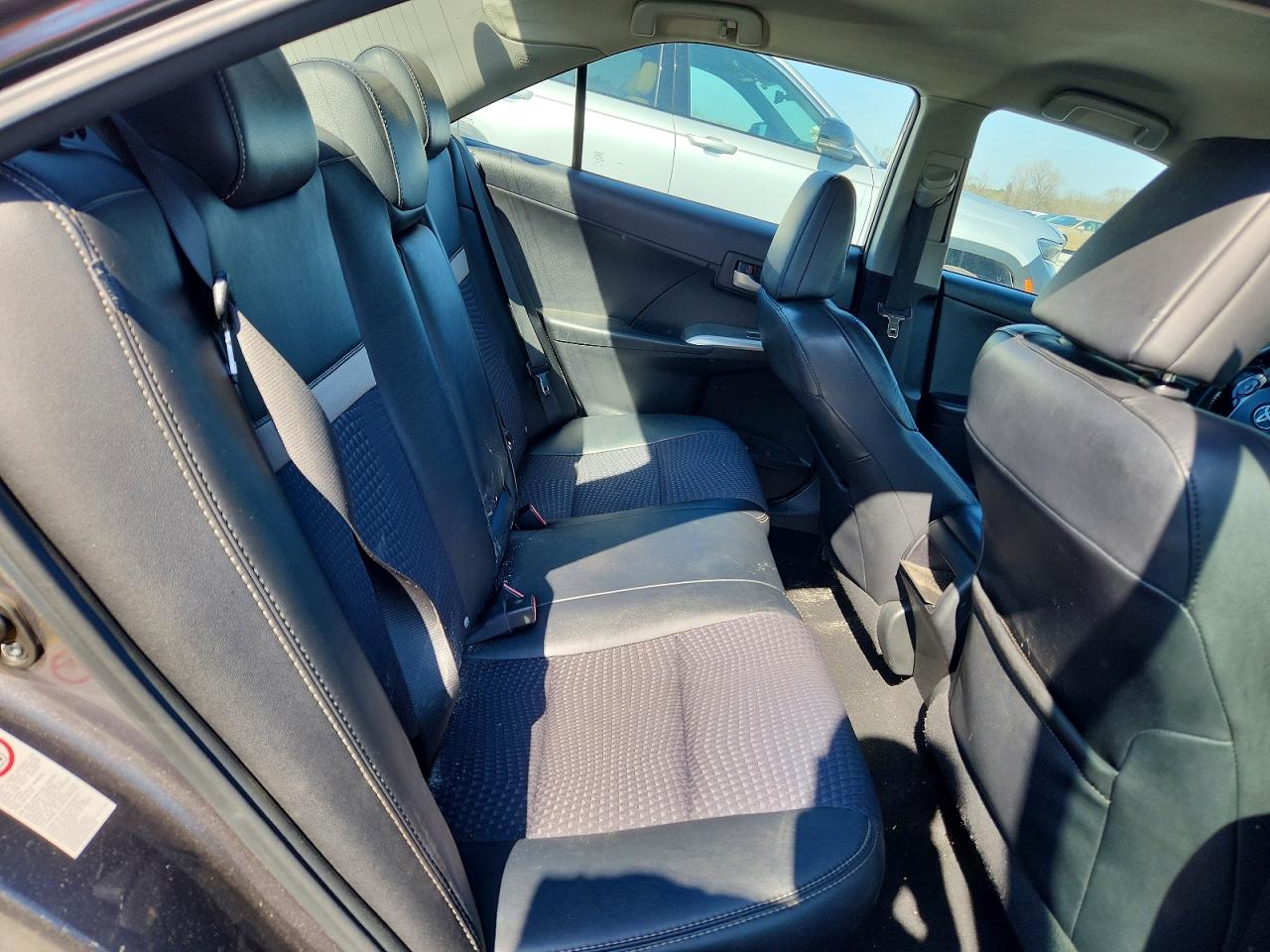 2014 TOYOTA CAMRY SE photo 28