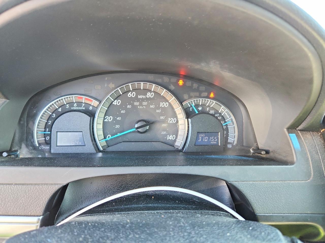 2014 TOYOTA CAMRY SE photo 25