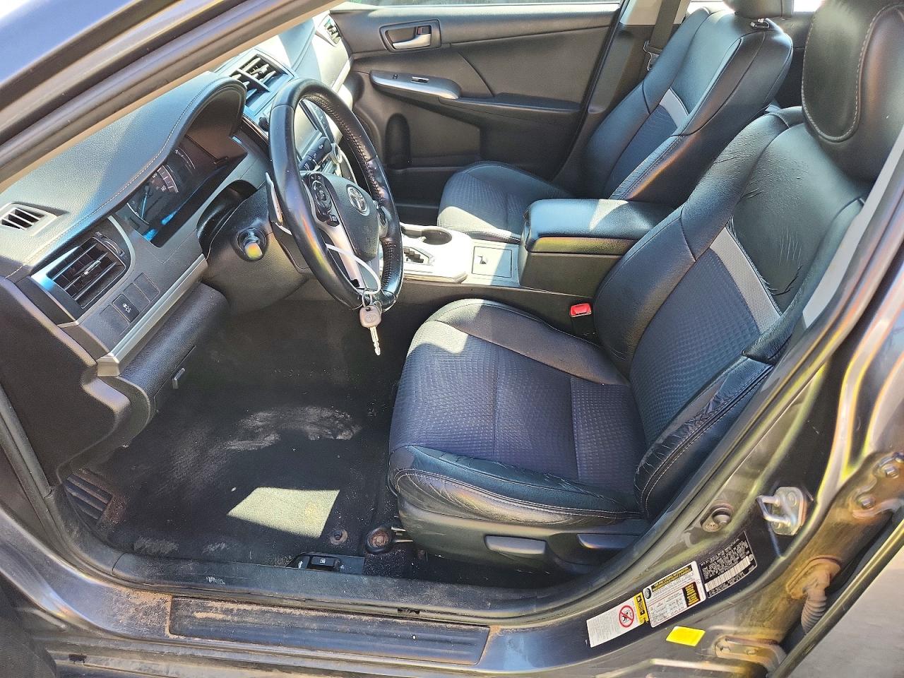 2014 TOYOTA CAMRY SE photo 19