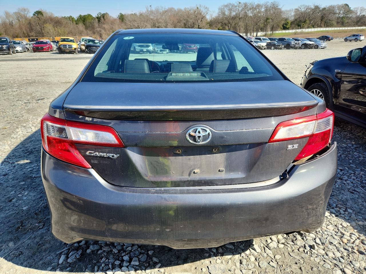 2014 TOYOTA CAMRY SE photo 16