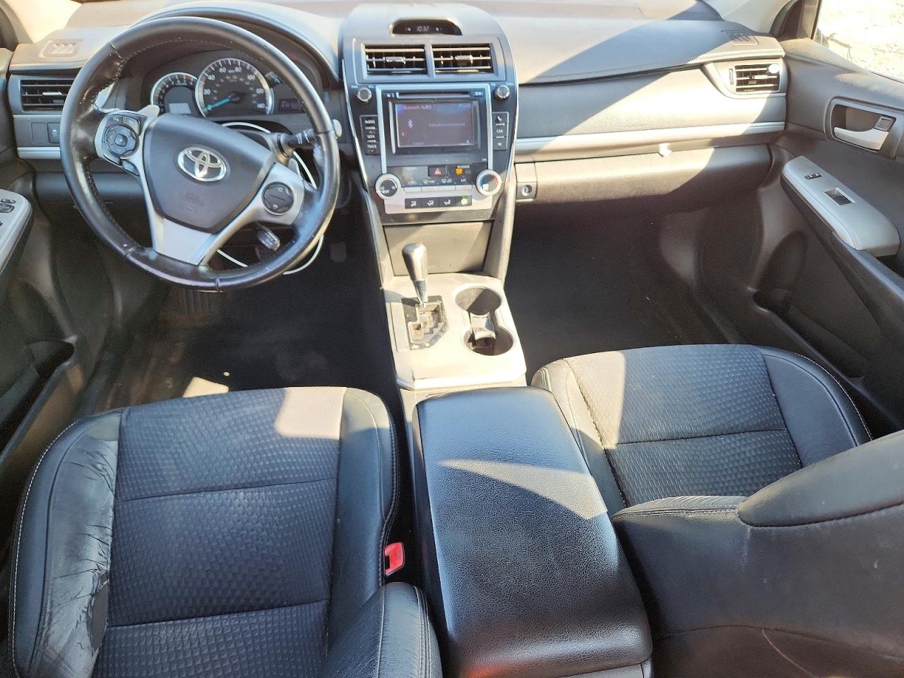 2014 TOYOTA CAMRY SE photo 22