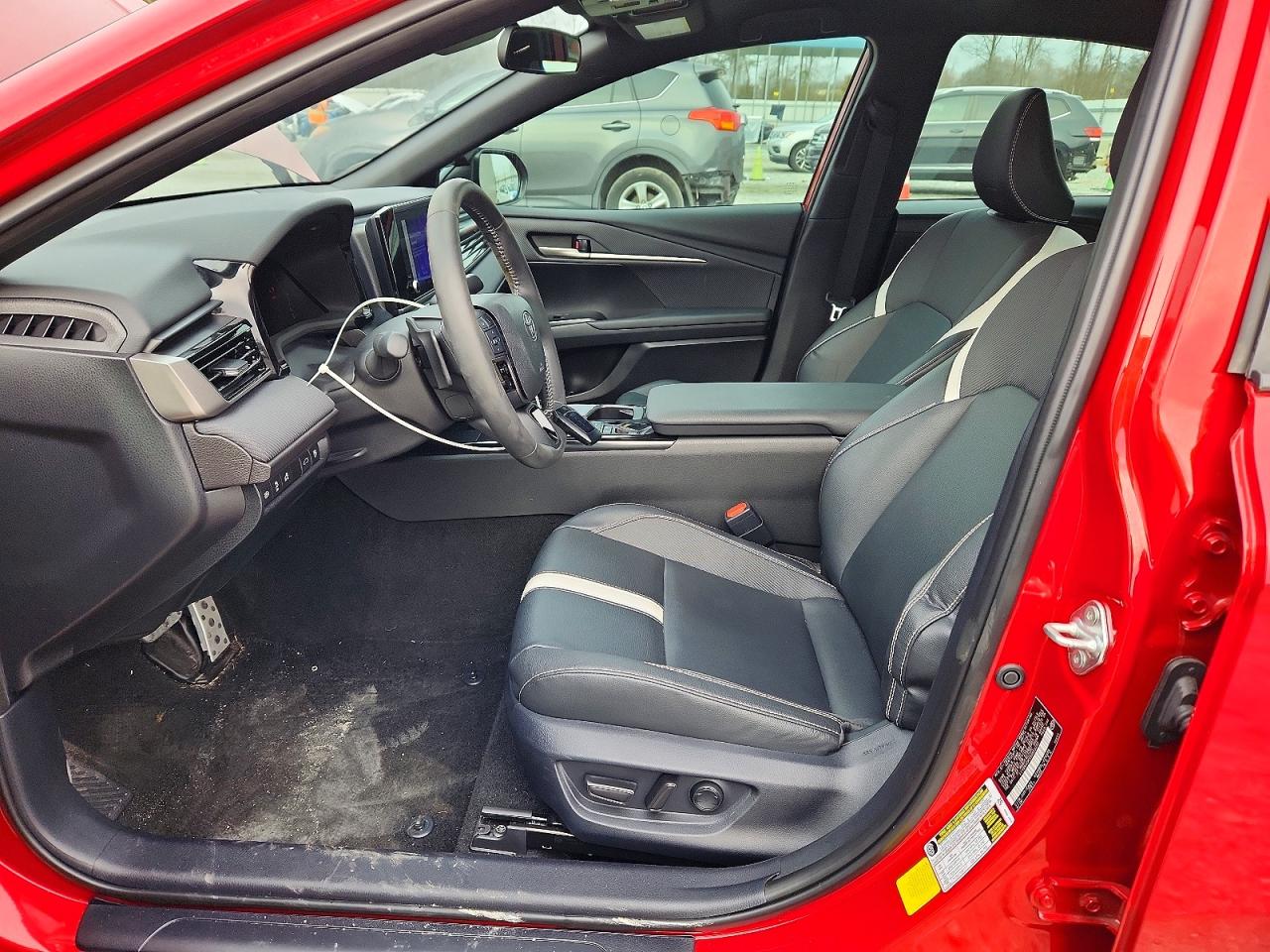 2025 TOYOTA CAMRY SE photo 7
