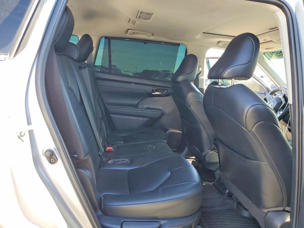 2022 TOYOTA HIGHLANDER XLE photo 11