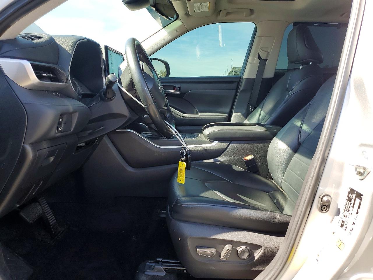 2022 TOYOTA HIGHLANDER XLE photo 7