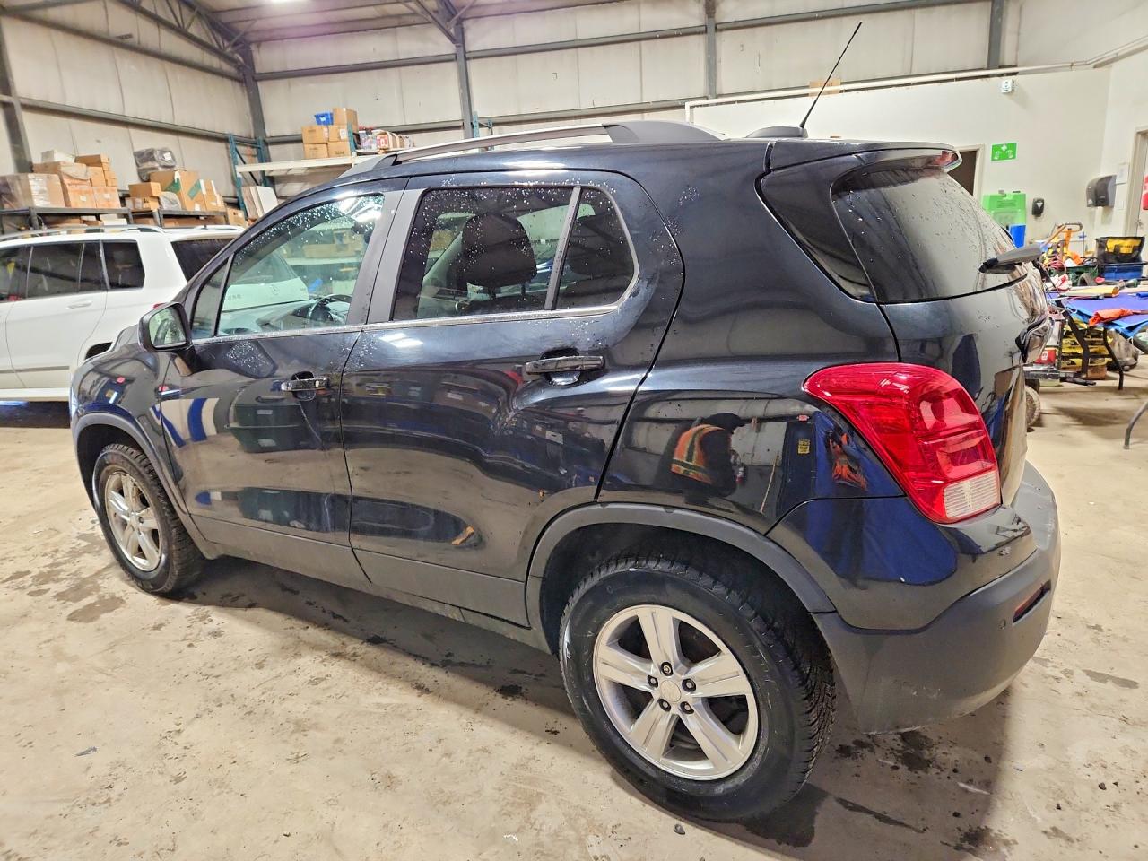 2015 CHEVROLET TRAX 2LT photo 2