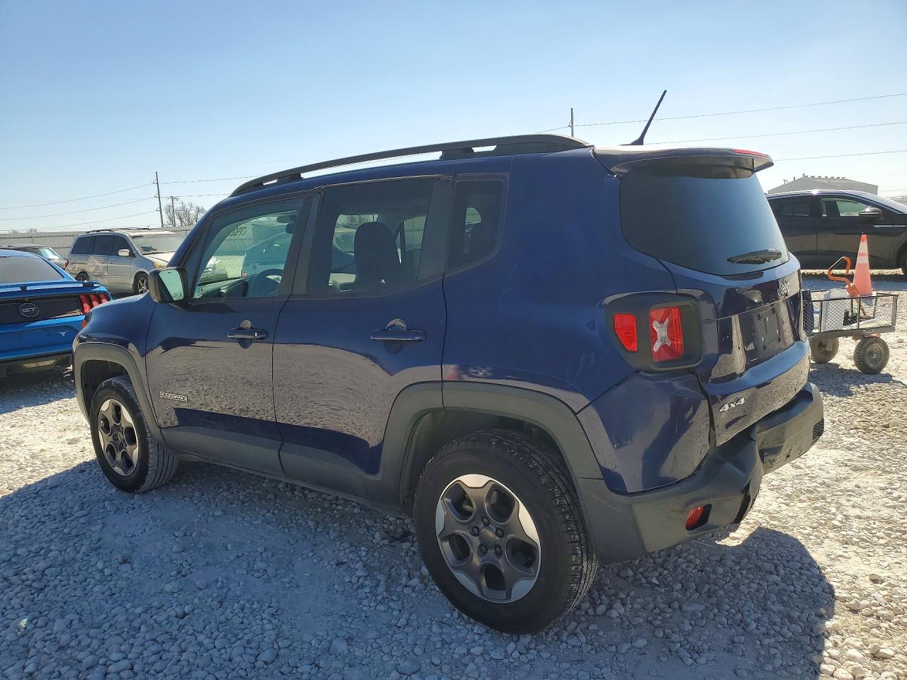 2017 JEEP RENEGADE SPORT photo 4