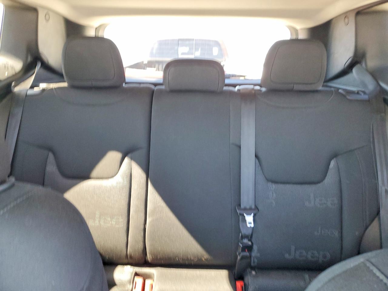 2017 JEEP RENEGADE SPORT photo 28