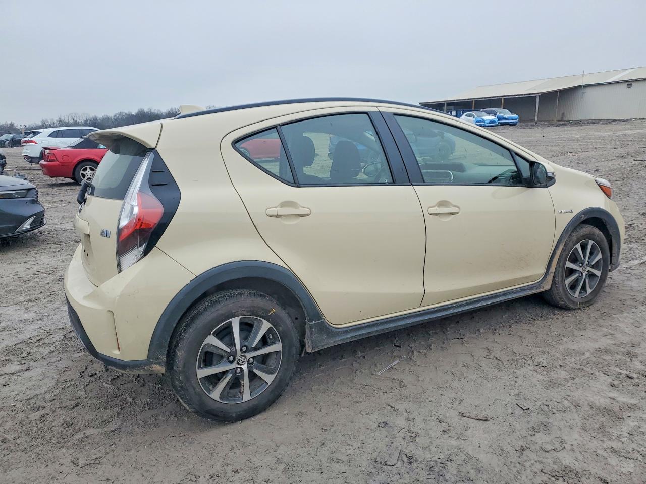 2018 TOYOTA PRIUS C TWO photo 3
