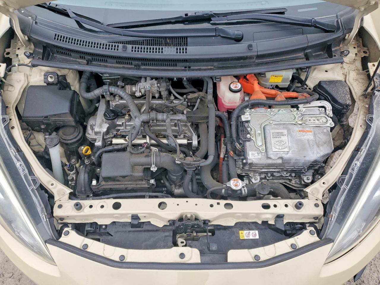 2018 TOYOTA PRIUS C TWO photo 12