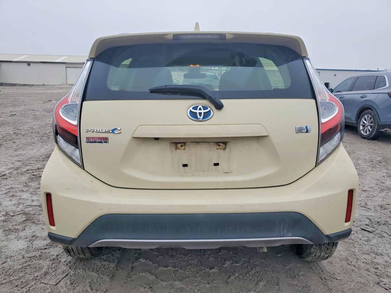2018 TOYOTA PRIUS C TWO photo 6