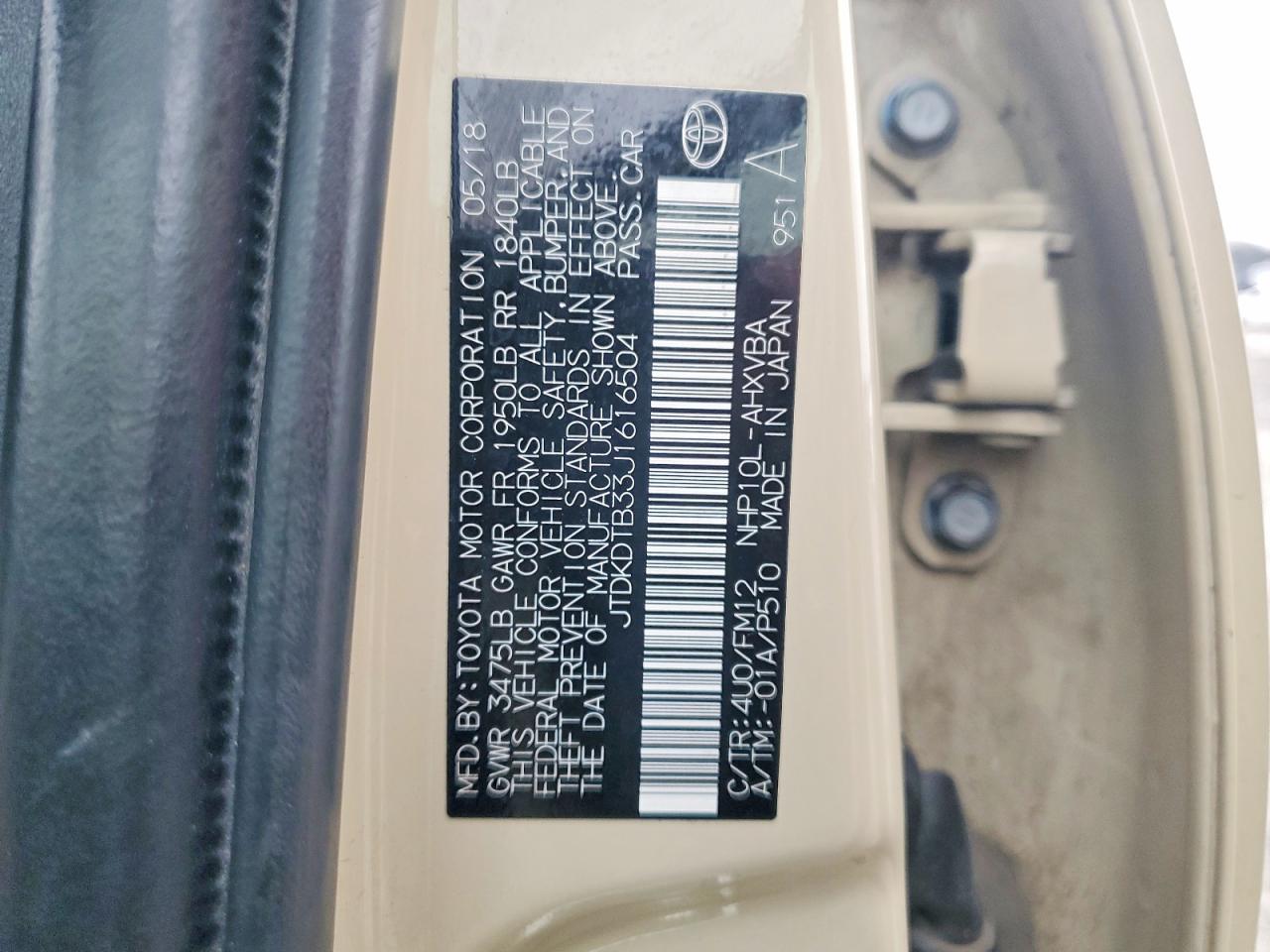 2018 TOYOTA PRIUS C TWO photo 13